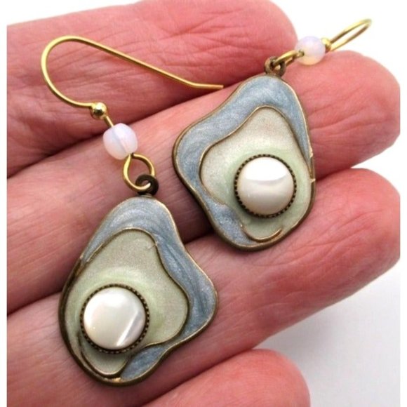 Mother of Pearl Enamel Pierced Earrings Fashion Jewelry - Picture 4 of 5